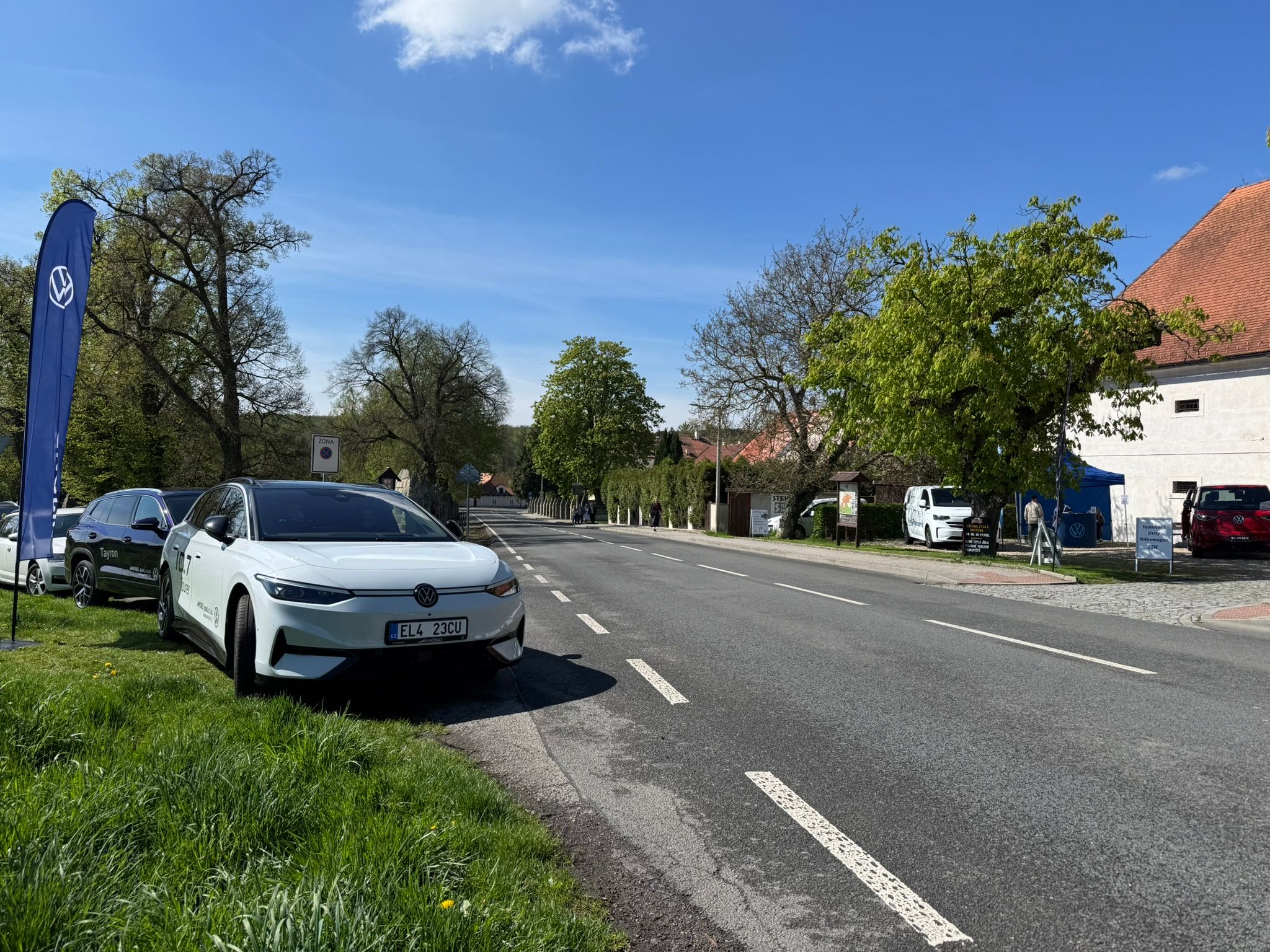Fotografie AMOND na akci NeVinné Lány: testovací jízdy s vozy Volkswagen 2057